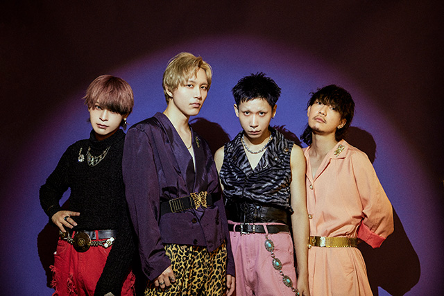 猫背のネイビーセゾン